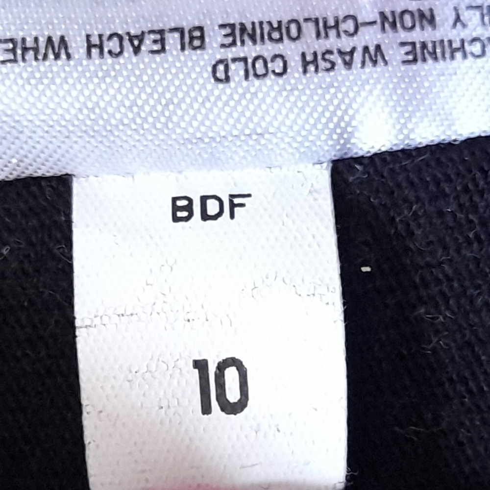 Hello Kitty Uniqlo UT Yuni Yoshida T-Market T-Shirt Medium Black - Picture 6 of 11